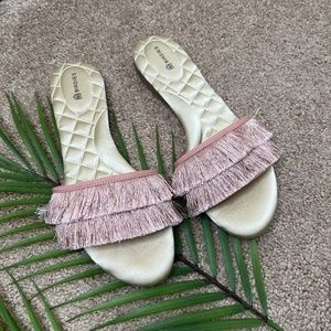 Birdies Sparrow Slides Blush Pink Fringe Size 8.5